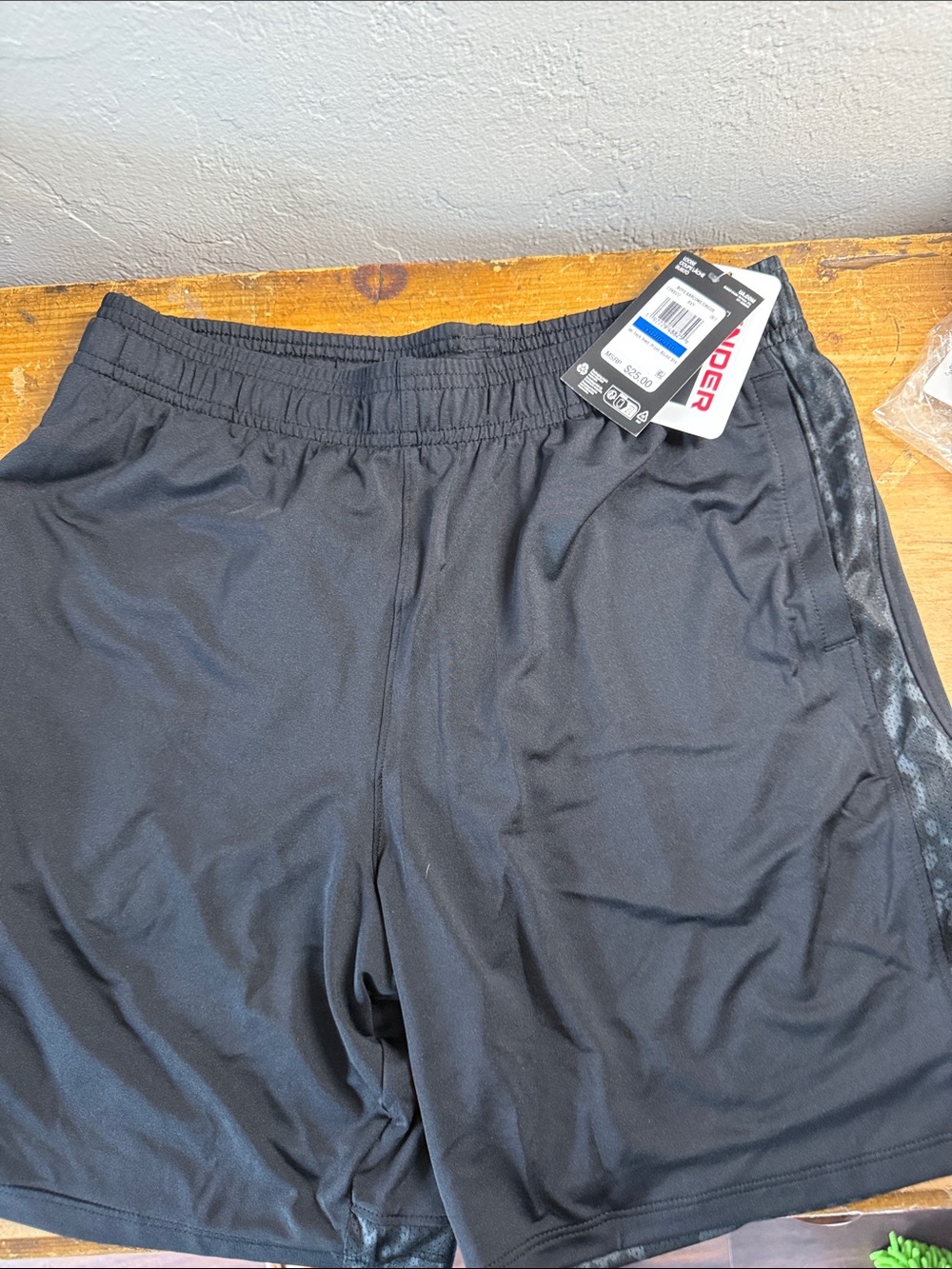 Boys under Armour, black shorts loose YXL tech vent print NWT